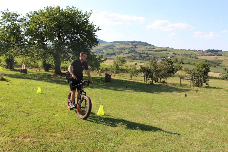 Team-building olympiades pour agrémenter votre journée incentive dans le Beaujolais proche de Villefranche-Sur-Saône