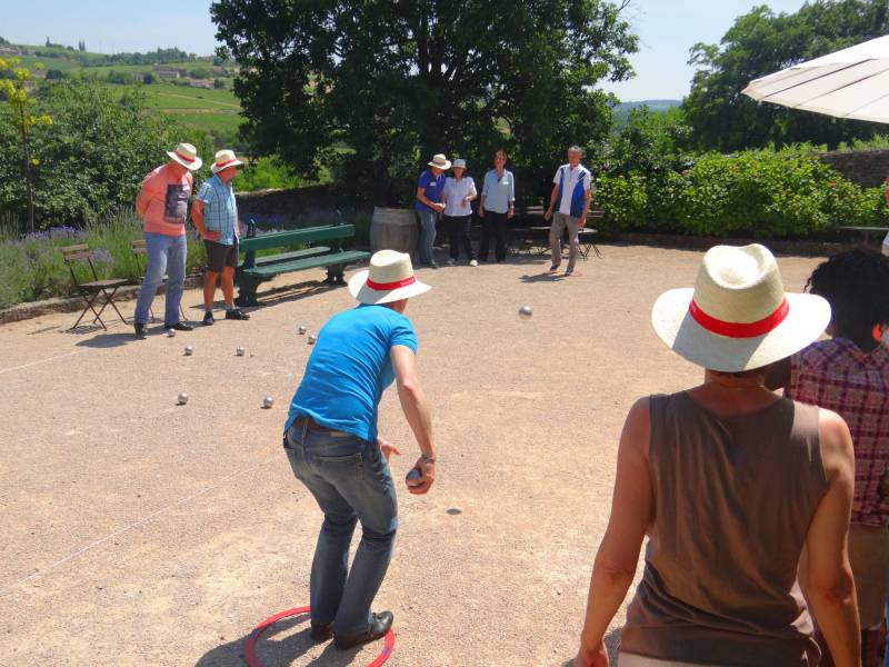 Open Viti-Pétanque : solution 2 en 1 pour une activité team building alliant concours de pétanque et dégustation de vin sur Lyon et sa région